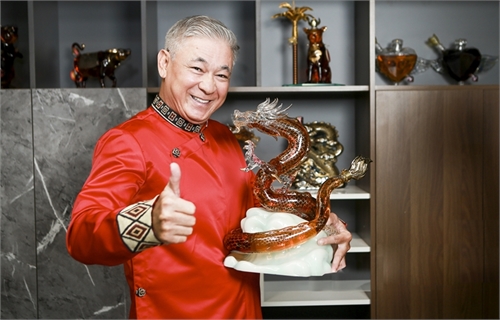 演员 Tung Yuki 表达了对 Kim Long Cat Tuong - Sac Dragon Doha Collection 产品的感受