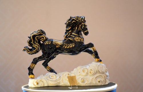 Royal Darius Long Ma - 吉祥物禮品傑作