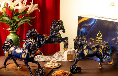 多哈股份公司隆重推出「Nga Nuoc Nam」系列的兩件作品：Long Ma 和 Ma Thuong Van。