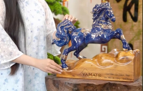 LONG MÃ -  KẾT HỢP ĐẾ GỖ NGUYÊN KHỐI CHẠM KHẮC DÁNG MÂY